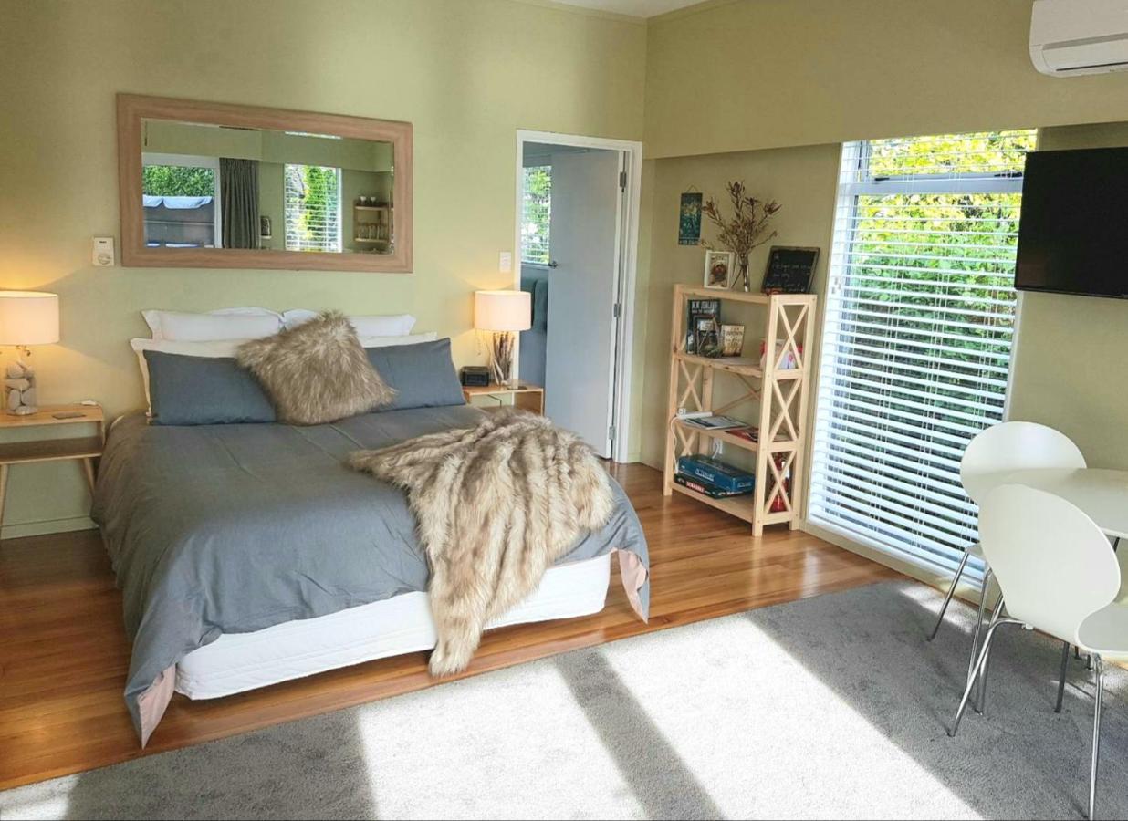 Charlies@Hilltop Deluxe Retreat Bed and Breakfast Lago Lago Taupo Exterior foto